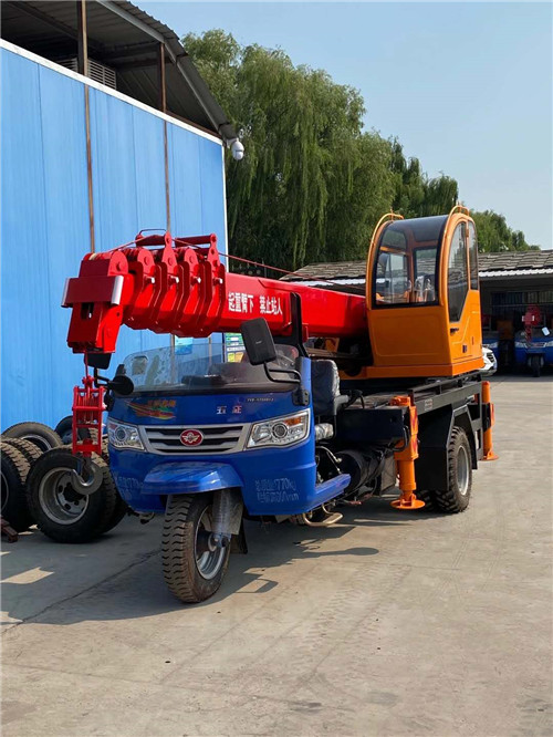 柴油三輪吊車